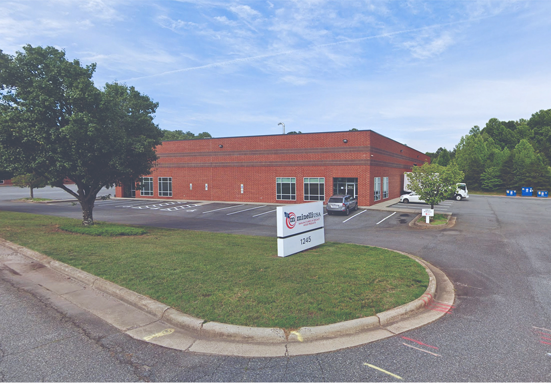 Minelli Pets is an American company specialized in Ready-to-Brand grooming tools. Learn about our history and discover our product lines. - 2