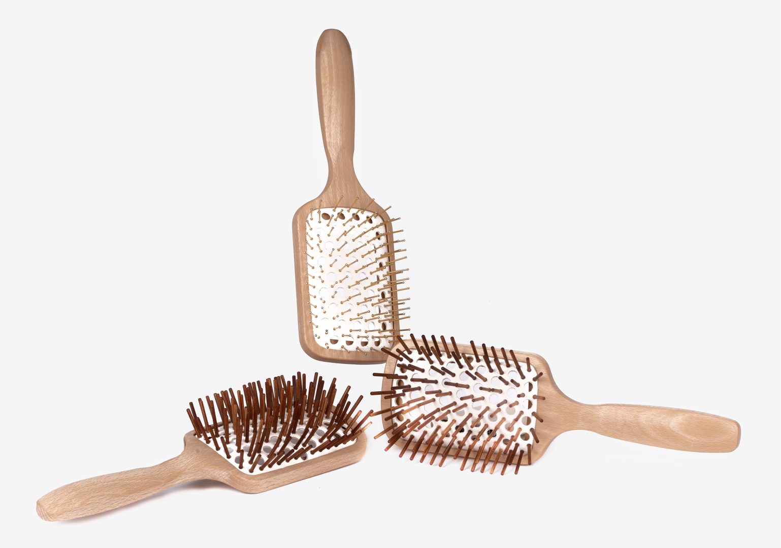 Discover high-quality professional pet vent brushes designed for effective grooming and care. For Groomers and Distributors. Private and White label solutions.