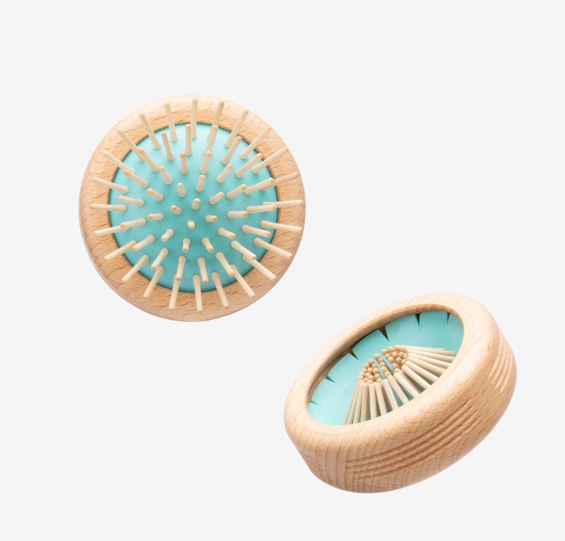 Discover high-quality professional pet pop up brushs designed for effective grooming and care. For Groomers and Distributors. Private and White label solutions.